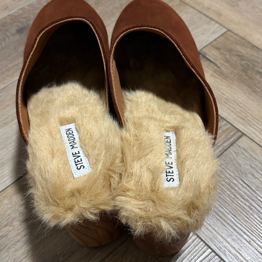 Steve Madden Brooklyn Studded Clogs - Picture 5 of 7